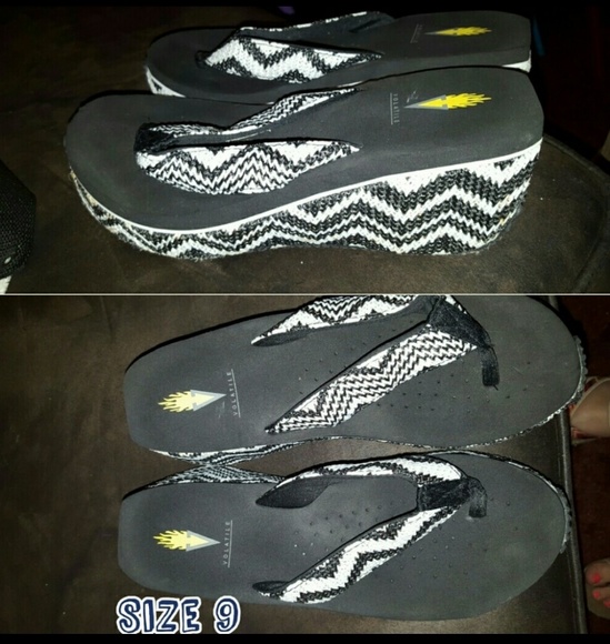 Shoes - Size 9 wedge heel zig zag black white